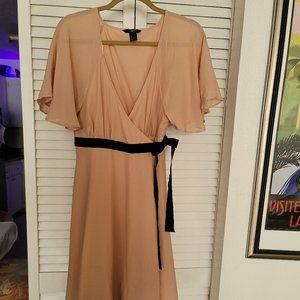 H&M Size 12 Peach Colored Wrap Mid-Length Dress